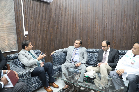 Commissioner Bahawalpur Division Visits KFUEIT